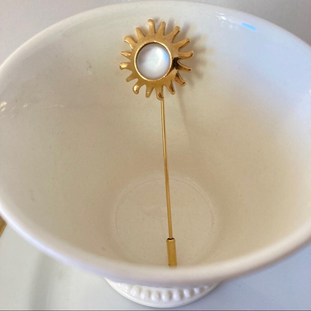 Avon Smithsonian Institute Sunburst Gold Tone Stickpin